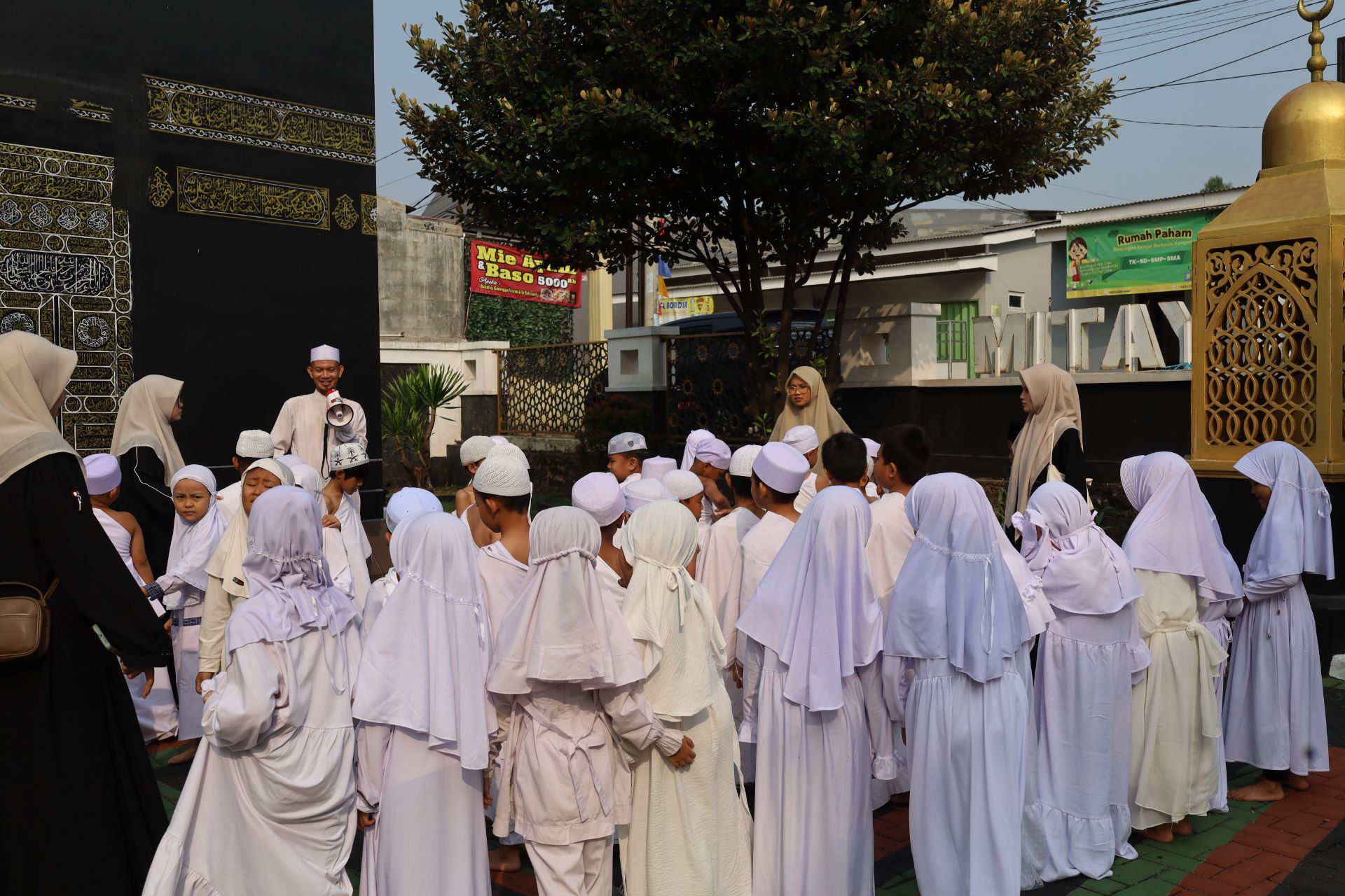 Manasik Haji Kelas 1 SDIT Al-Basri YAPIDA Berlangsung Edukatif dan Lancar